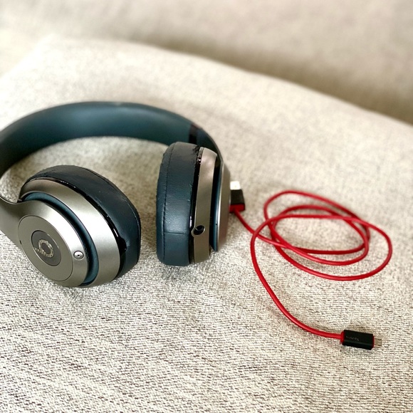 Beats by DRE - Picture 2 of 2